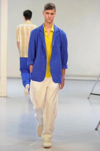 Look 28